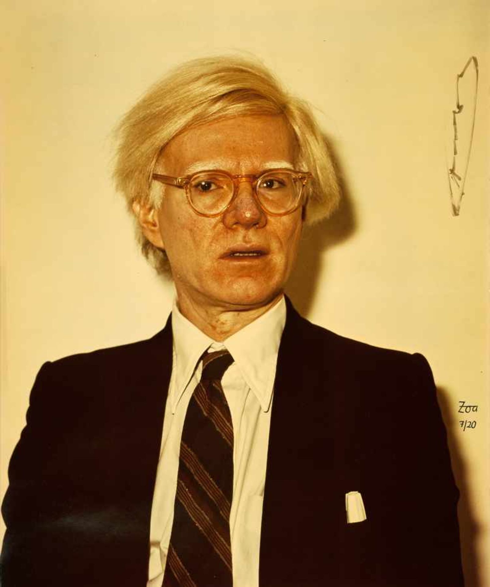 Zoa. Andy Warhol. Fotografie (C-Print). Um 1980. 60,5 : 50,5 cm. Signiert und nummeriert, auch vom