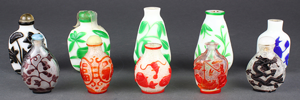 (lot of 10) Chinese overlay glass snuff bottles, consisting of five overlaid on white glass - Image 3 of 5