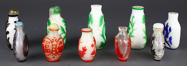 (lot of 10) Chinese overlay glass snuff bottles, consisting of five overlaid on white glass - Image 2 of 5