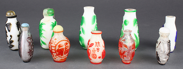 (lot of 10) Chinese overlay glass snuff bottles, consisting of five overlaid on white glass - Image 4 of 5