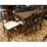 (Lot of 7) American oak draw leaf dining table, the top with rounded corners, rising on cabriole