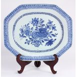 Chinese export blue and white serving platter, of octagonal form with floral bouquet to the well,