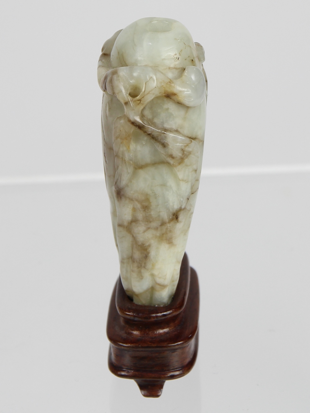 Chinese jade snuff bottle, of melon form accented by leafy tendrils carved in relief, the white-gray - Image 4 of 5