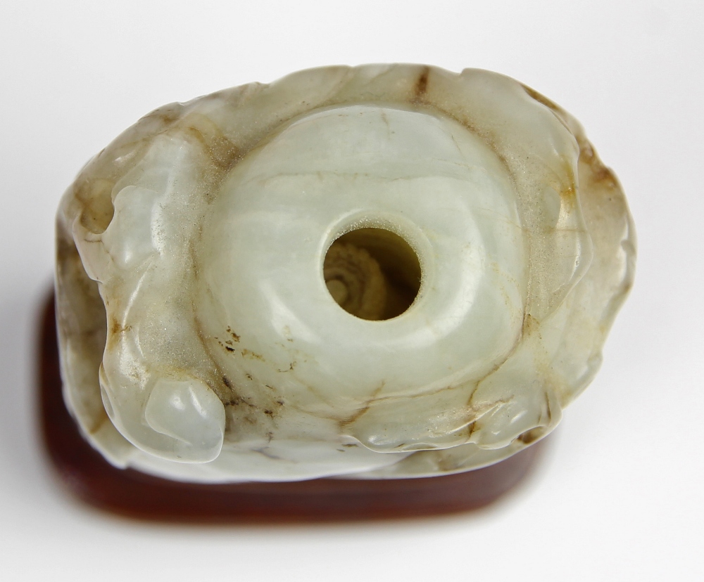 Chinese jade snuff bottle, of melon form accented by leafy tendrils carved in relief, the white-gray - Image 5 of 5