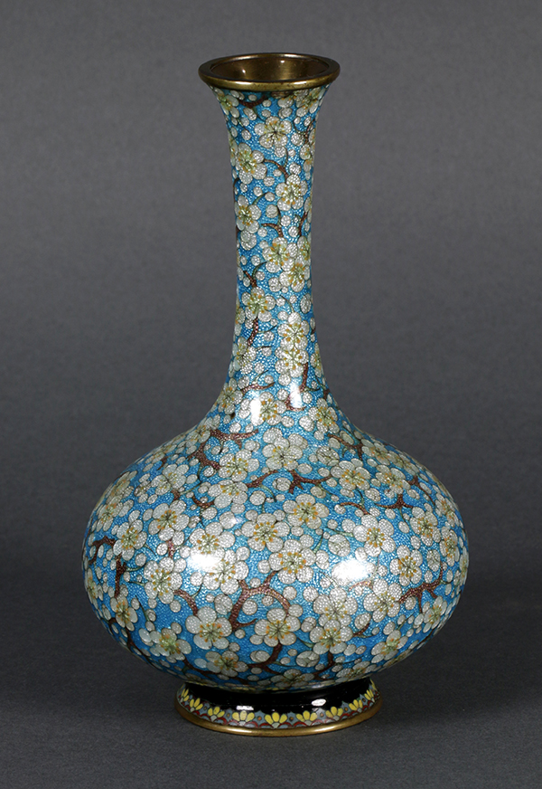 Japanese cloisonne vase, Meiji/Taisho period, long stick neck tapering toward the bulbous body,