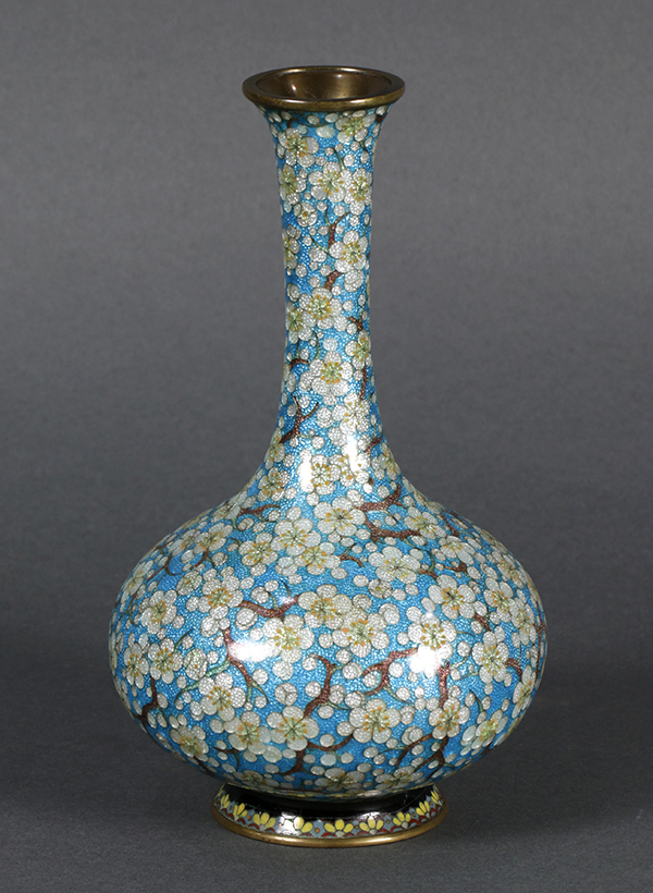 Japanese cloisonne vase, Meiji/Taisho period, long stick neck tapering toward the bulbous body, - Image 4 of 6