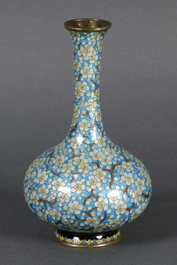 Japanese cloisonne vase, Meiji/Taisho period, long stick neck tapering toward the bulbous body, - Image 2 of 6