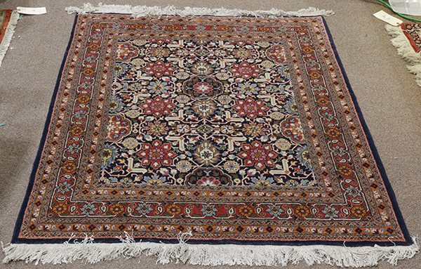 Indo Hamadan carpet, 4' x 4'8"