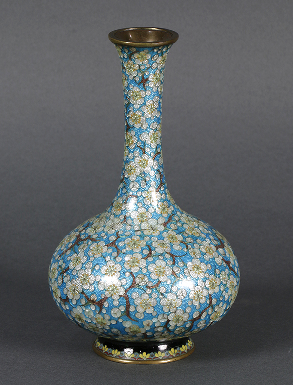 Japanese cloisonne vase, Meiji/Taisho period, long stick neck tapering toward the bulbous body, - Image 3 of 6