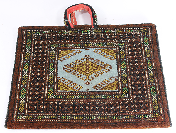 (Lot of 6) Woven wool carpet and Bahtiyari salt bags, with multicolor tassels, straps, and - Image 2 of 7