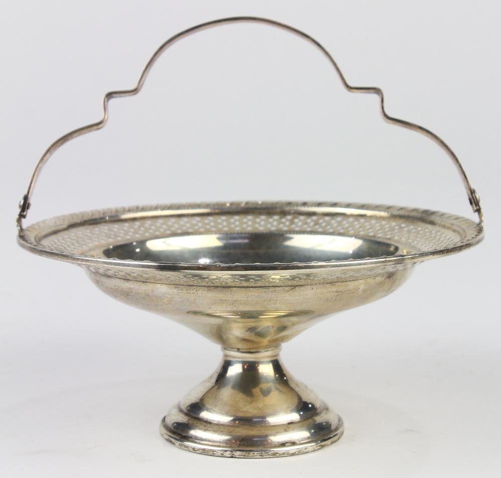 Elgin Silversmith Company weighted sterling silver compote having a gadrooned rim enclosing a