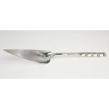 Tiffany & Company sterling "Tomato/Expositon" pattern pie server, 1933, 12"l, 5.05 troy oz.