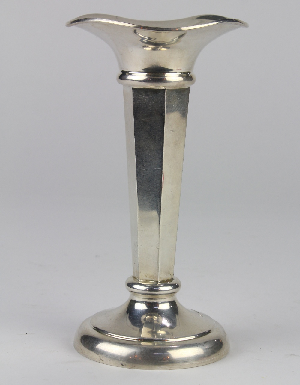 English 20th century sterling weighted bud vase, by Frank Cobb, Sheffield, 1956, the free-form