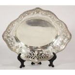 Tiffany & Company sterling silver bowl, 1907-1938, the gadrooned serpentine rim above a