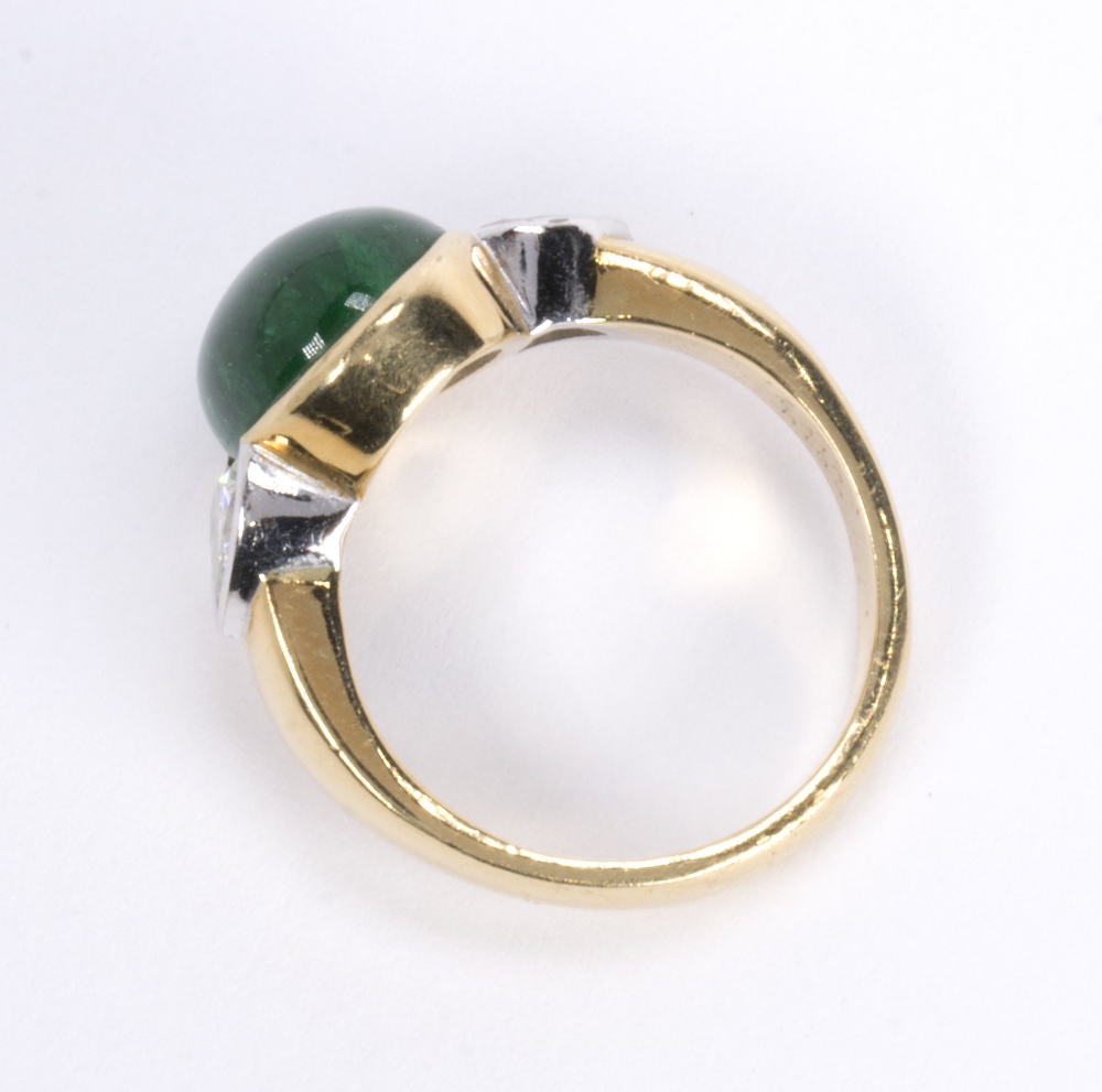 Emerald, diamond, 18k yellow gold and platinum ring centering (1) oval emerald cabochon measuring - Image 3 of 3