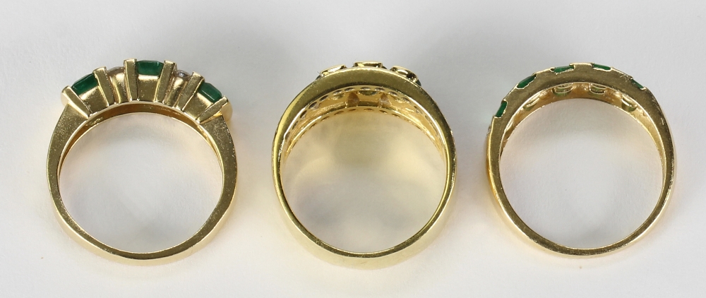 (Lot of 3) Emerald, diamond and yellow gold rings including one ring featuring (3) oval cut emeralds - Image 3 of 3