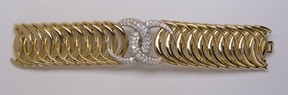 Verdura "Double Crescent" diamond, 18K yellow gold and platinum bracelet highlighting a platinum - Image 8 of 8