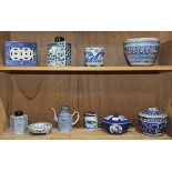 (lot of 10) Two shelves of Chinese blue and white porcelain, consisting of two tea caddies; two