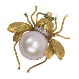 Emerald, diamond, mabé pearl and 14k yellow gold bee brooch featuring one mabé pearl, measuring