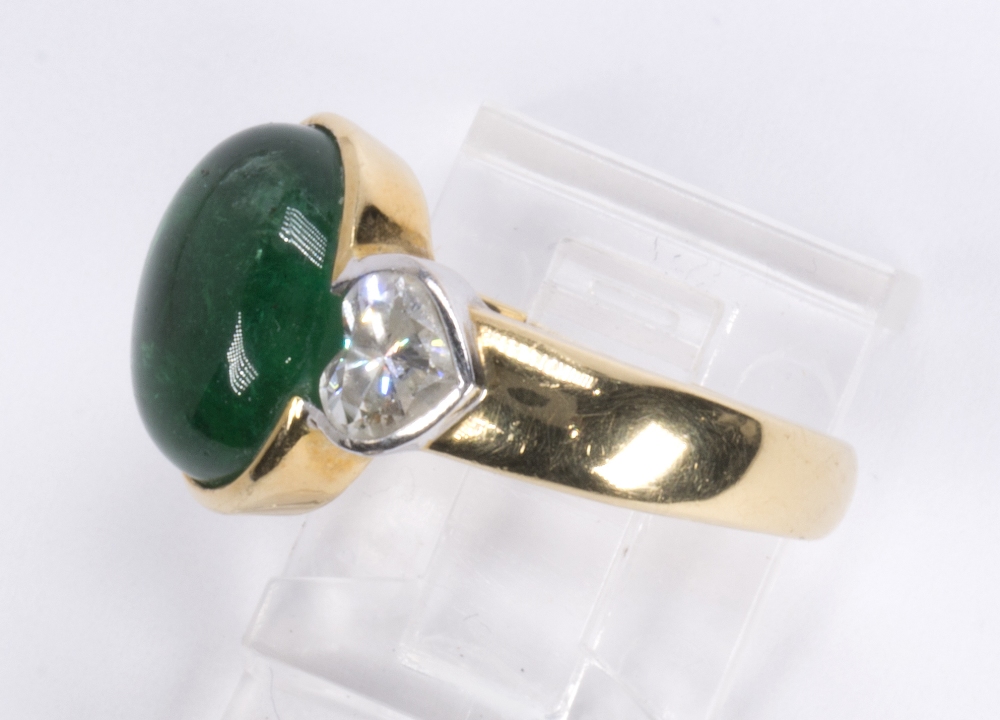 Emerald, diamond, 18k yellow gold and platinum ring centering (1) oval emerald cabochon measuring - Image 2 of 3