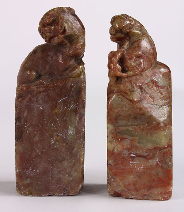 (lot of 8) Chinese decorative items, consisting of two soapstone seals; two agate and one - Image 6 of 8