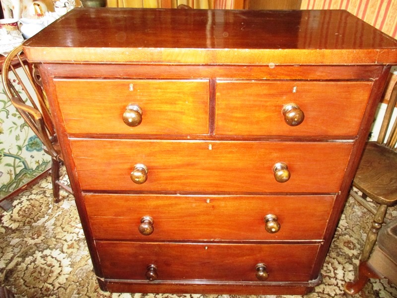 A Victorian mahogany 2 short over 3 long chest of drawers