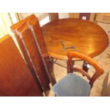 A Victorian mahogany extending dining table and 4 chairs
