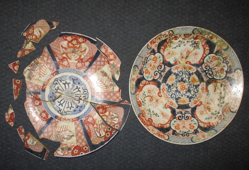 Two large mid-18th century Chinese plates C1750 both a/f