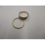 2 Gold rings, approx weight 4.5g