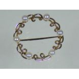 A 9ct Gold & Pearl Brooch