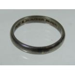 A Ladies 18ct Wedding Band Approx. 4.1g