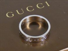 A Ladies 18ct White Gold Gucci Signature Ring With