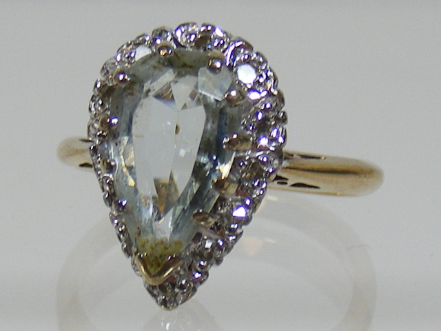A Ladies 9ct Gold Ring With Pear Shaped Stone & Di