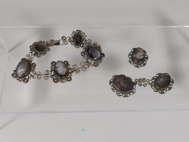 Silver & Mother Of Pearl Style Cameo Bracelet