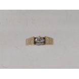 Ladies 9ct Gold Ring With Diamond Set Within A Whi