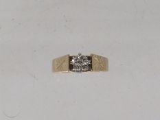 Ladies 9ct Gold Ring With Diamond Set Within A Whi
