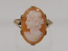 A Gold Cameo Ring