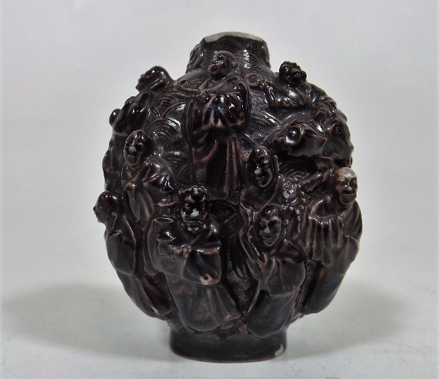 An Antique Chinese Porcelain Figurative Snuff Bott