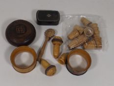 A Quantity Of Treen & Related Items