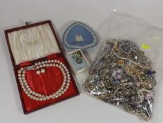 A Bagged Quantity Of Costume Jewellery & A Wedgwoo