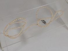 A Ladies Cultured Pearl Necklace With Silver & Whi