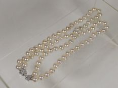 A Good Faux Pearl Heavy Necklace