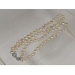A Good Faux Pearl Heavy Necklace