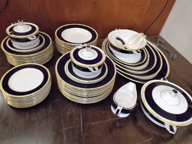 A Quantity Of Losol Ware Art Deco Dinner Service