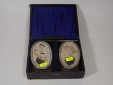 A Gents Boxed Silver Cloths Brush Set