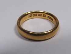 A 22ct Gold Band