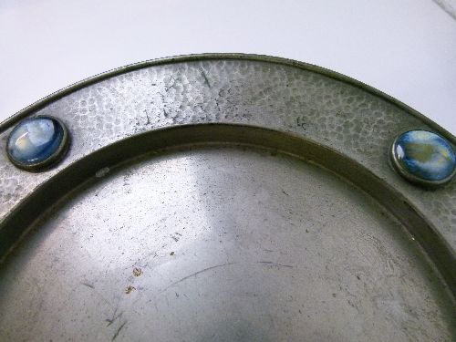 Early 20th Century Civic Pewter bread dish, the hammered border inset with four Ruskin style - Image 9 of 9