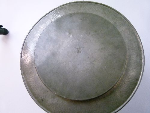 Early 20th Century Civic Pewter bread dish, the hammered border inset with four Ruskin style - Image 3 of 9