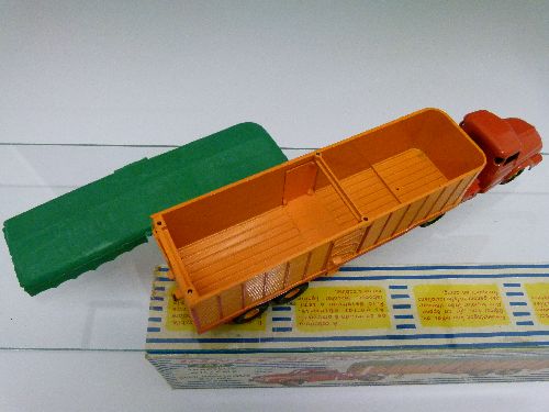 Toys - French Dinky die-cast - Willeme Tractor With Covered Semi Trailer (36b), boxed Condition: - Image 7 of 13