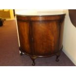 A MAHOGANY HALF MOON TABLE EST [£ 25- £50]